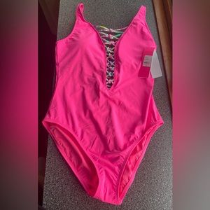 NWT Lattice Lilly Pulitzer. Non smoking, no pet home